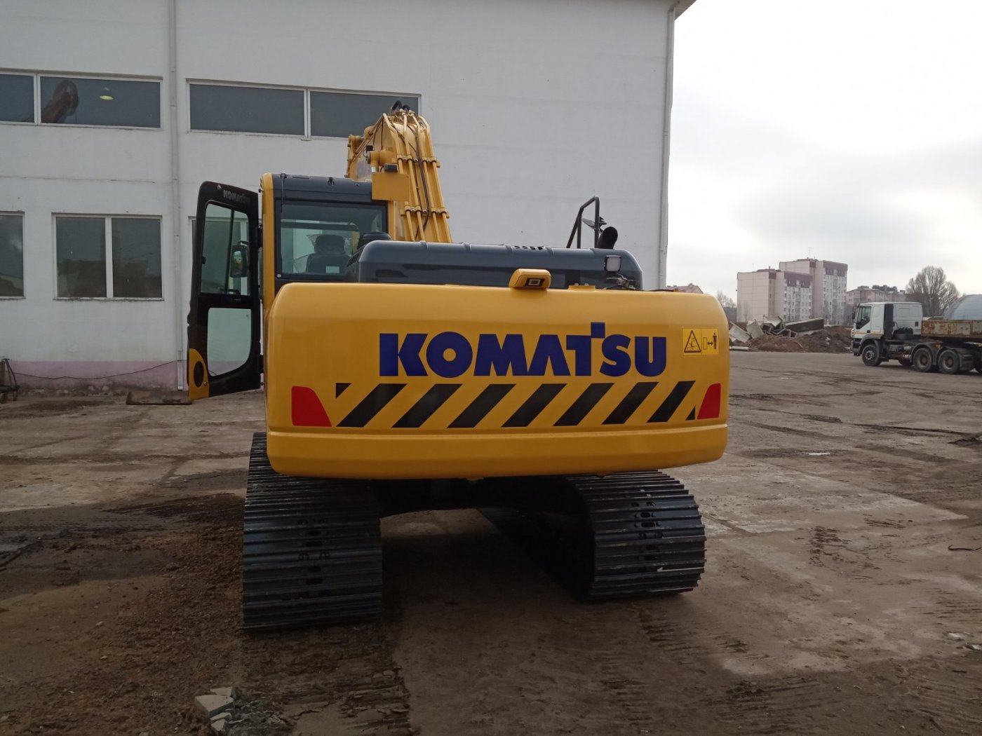 Купить экскаватор универсальный Komatsu PC210-10M0, 2023 г. за 185000 usd