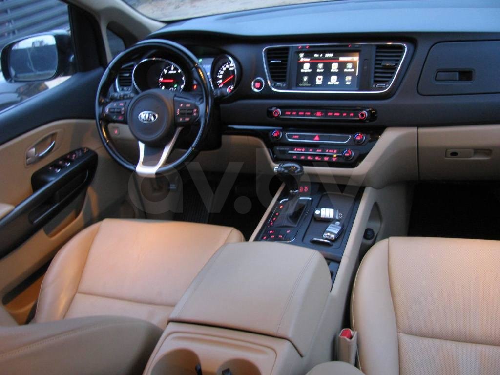 Kia Carnival III, 7 мест, 2015 г.