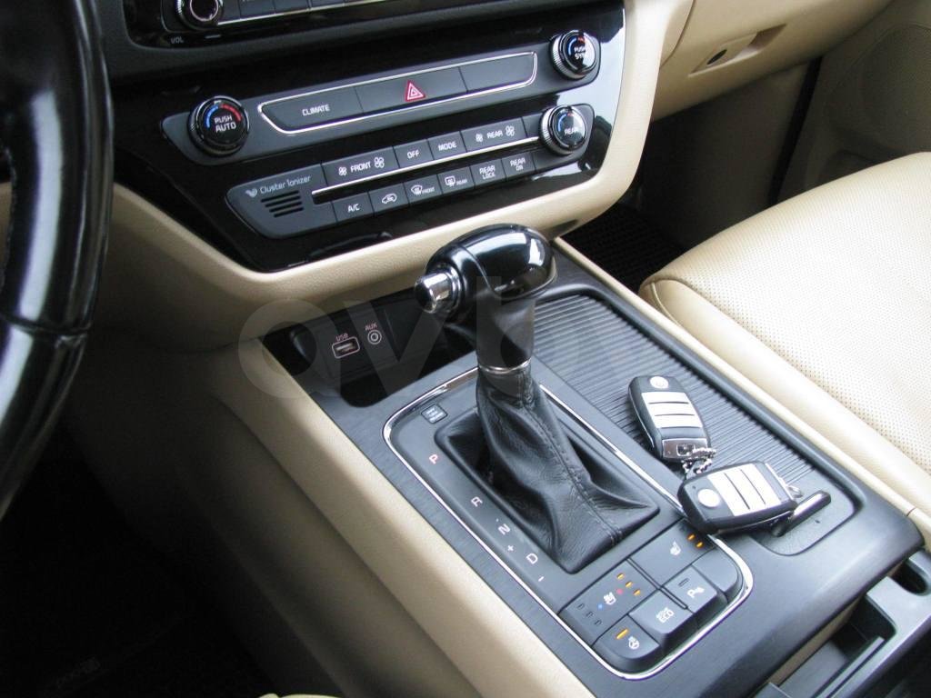 Kia Carnival III, 7 мест, 2015 г.