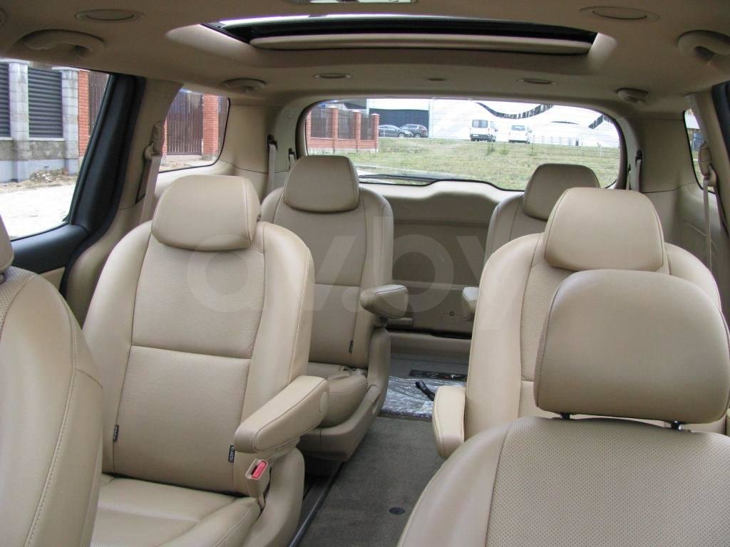 Kia Carnival III, 7 мест, 2015 г.