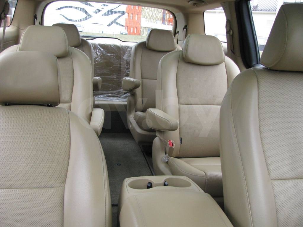Kia Carnival III, 7 мест, 2015 г.