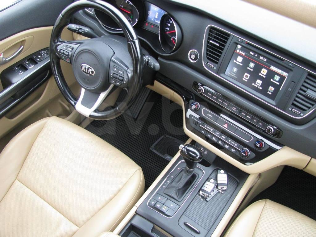 Kia Carnival III, 7 мест, 2015 г.