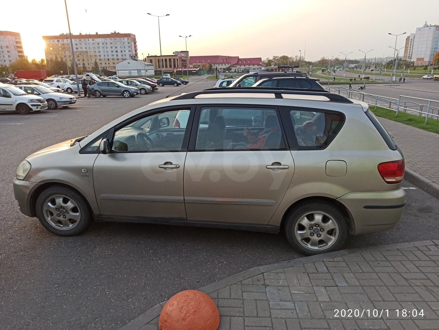 Toyota Avensis Verso I, 7 мест, 2003 г.