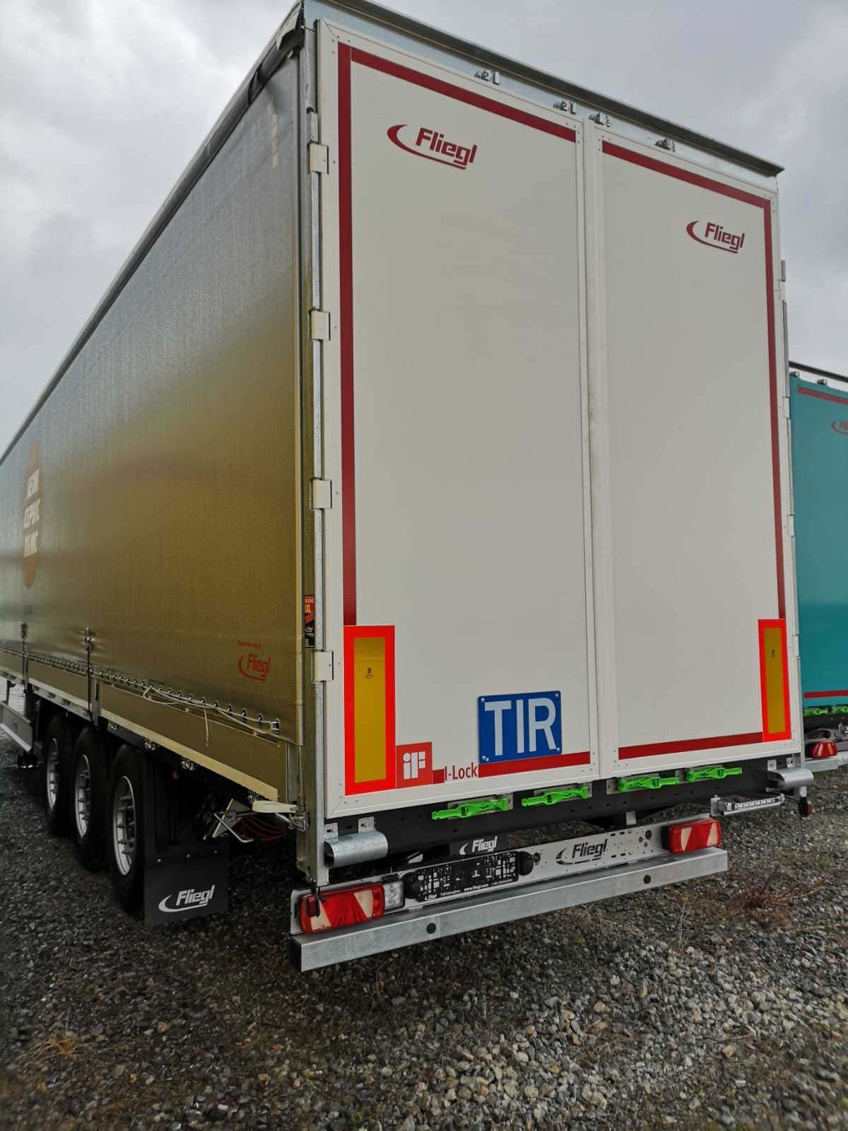 Шторный прицеп. Полуприцеп Fliegl SDS 350. Прицеп Fliegl SDS 350 габариты