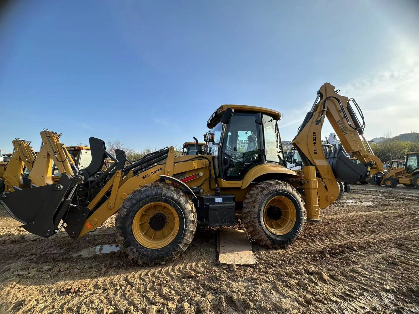 Купить экскаватор-погрузчик BEL-DOZER JSB 4X, 2023 г. за 85000 usd