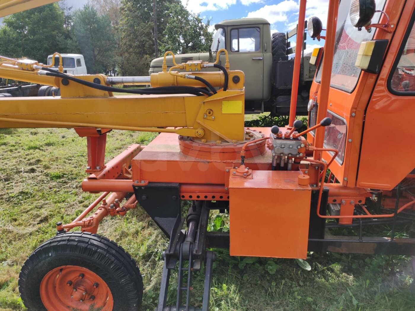 Вилочные подъемники на тракторы купить в Краснодаре, цена на официальном сайте МТЗ